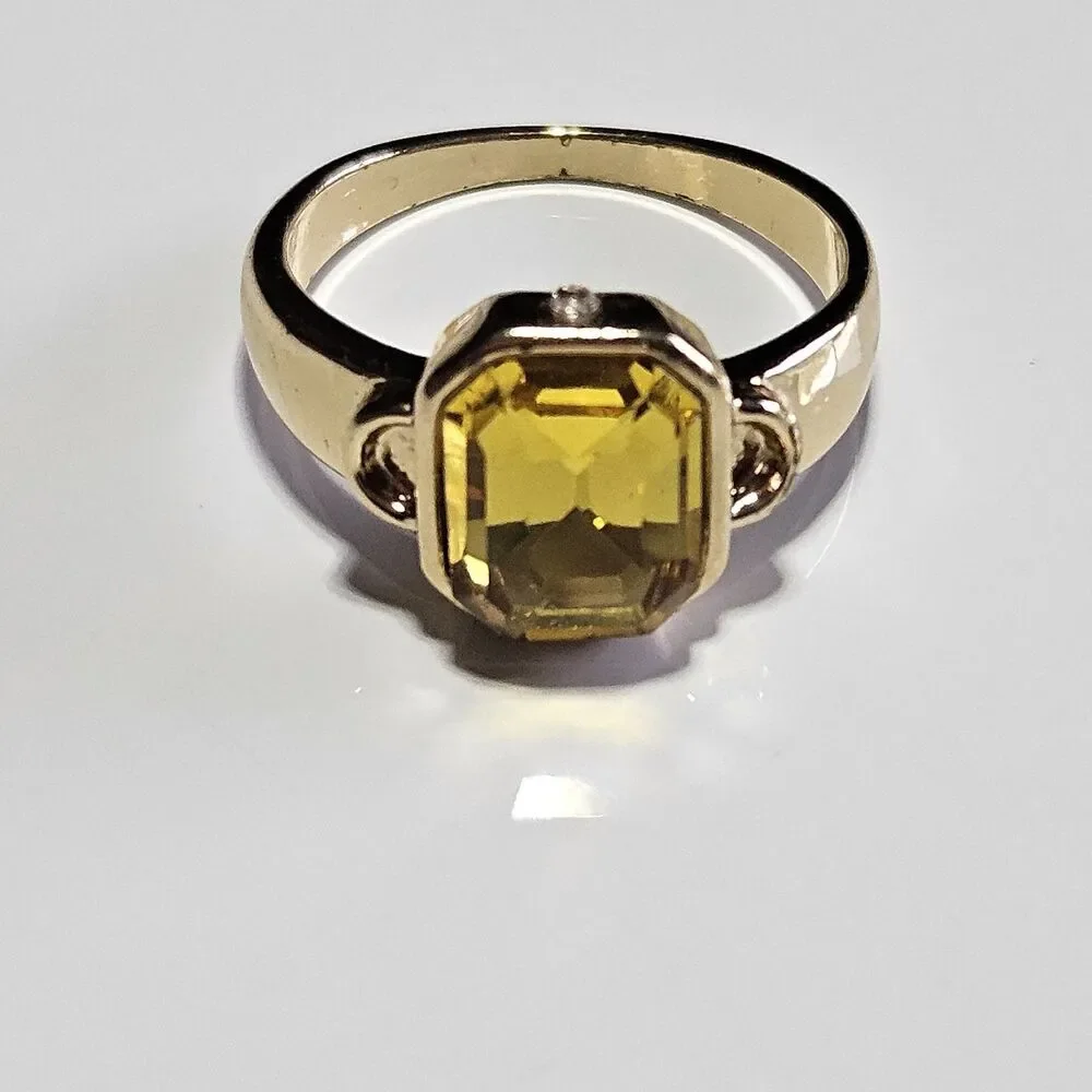 Gold Tone Yellow Faceted Rhinestone Cocktail Statement Ring Size 8.75